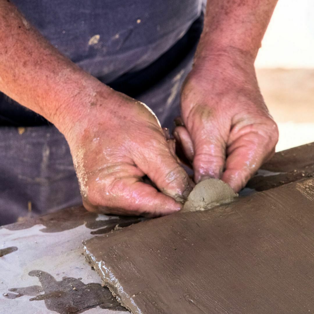 Visite des anciennes tuileries de Puycheny et atelier « Personnalise ta tuile ! »