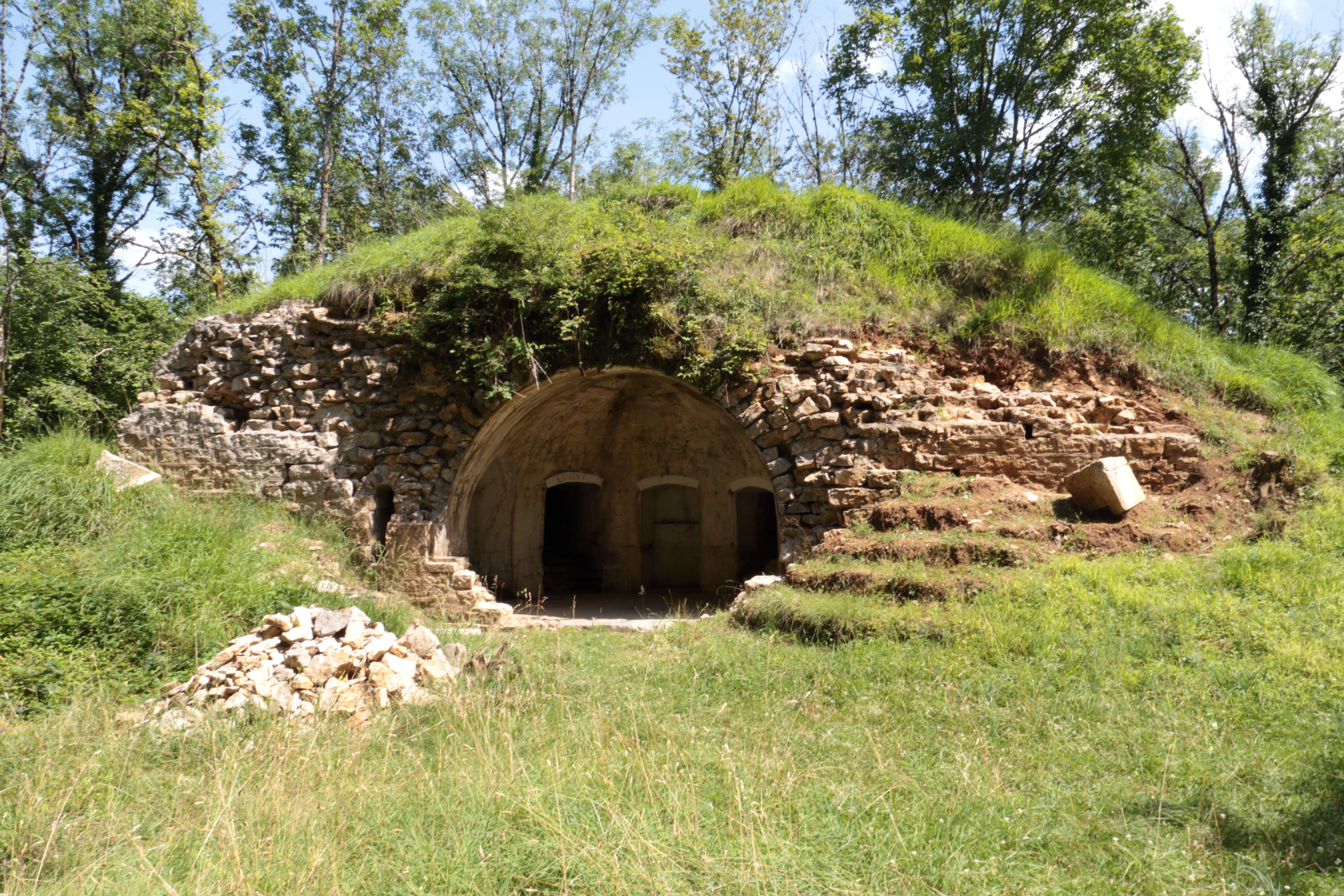 Randonnée entre chien et loup par les ouvrages fortifiés de Montfaucon