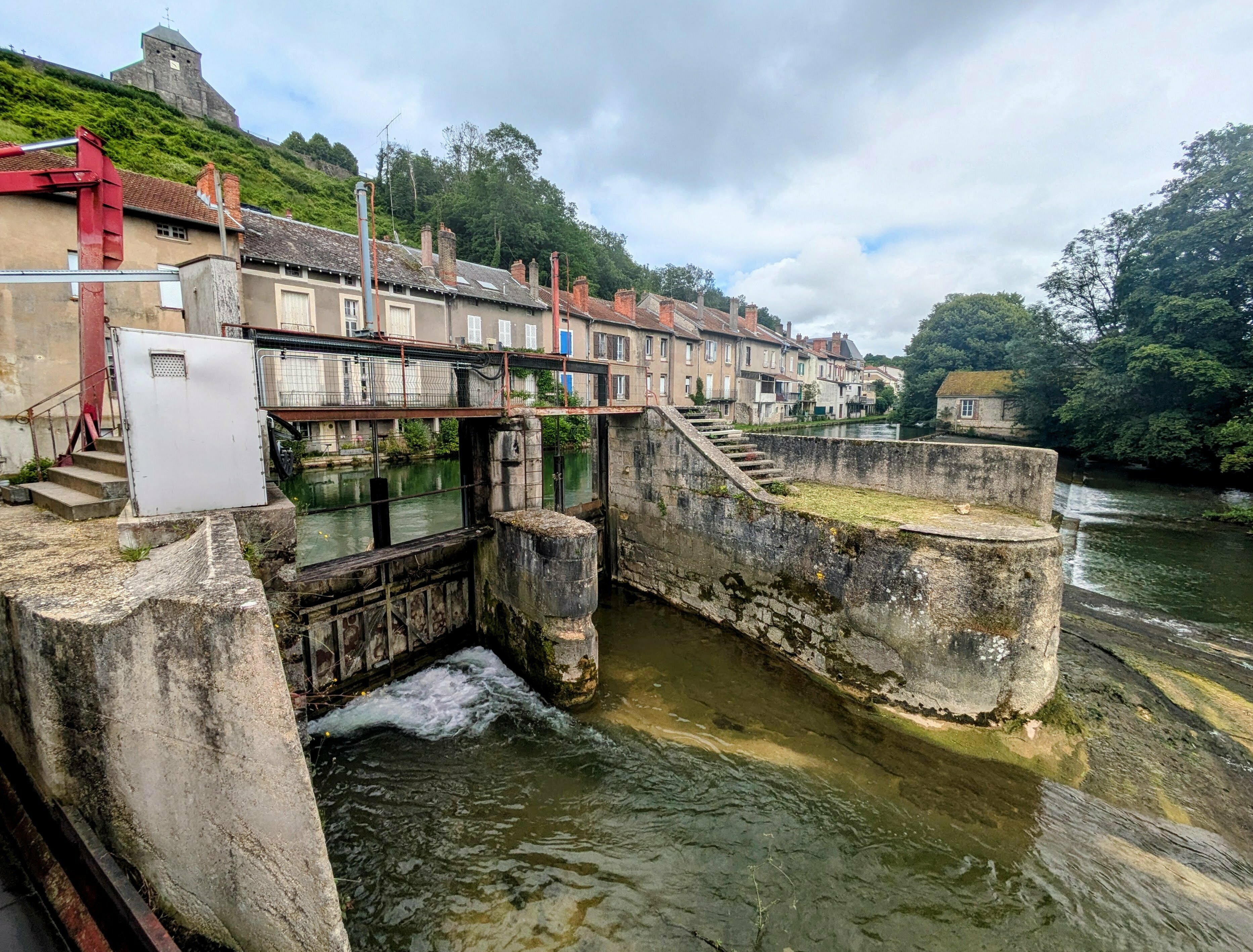 Découvrez une centrale hydroélectrique construite sur l