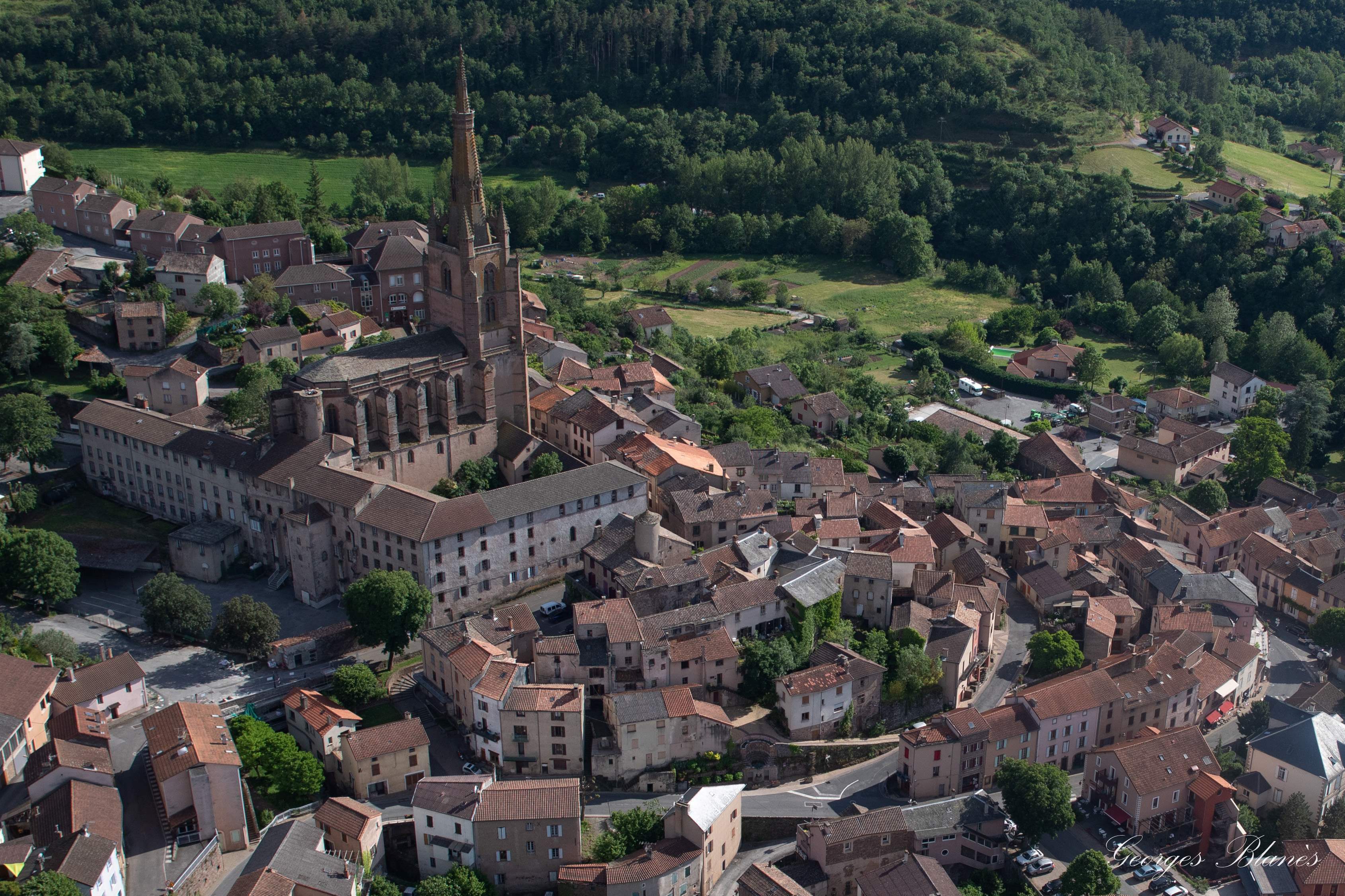 Visite de la collégiale et montée au clocher